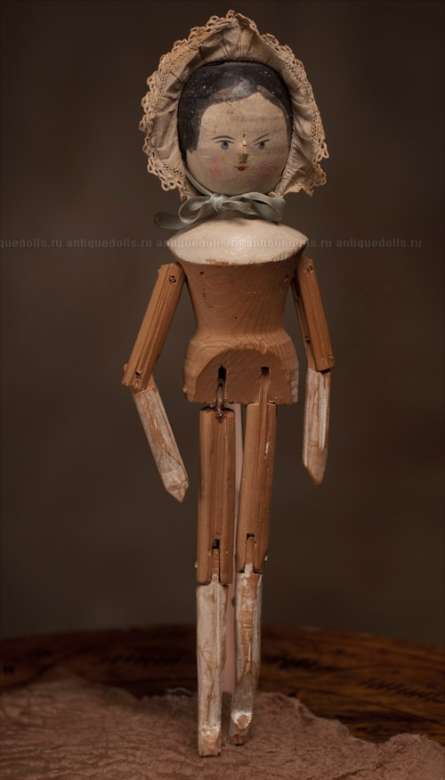 Деревянная кукла одна из первых игрушек. Антикварные деревянные куклы. Старые деревянные куклы. Древние куклы. Куклы из дерева старинные.